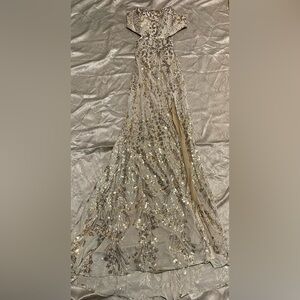 Sleeveless Gold sequins gown